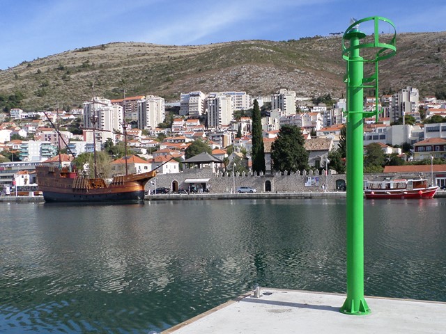 Postavljanje lučkog svjetla u lučici Batala, Dubrovnik